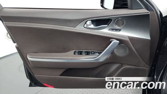 Kia Stinger 2018 — Şəkil 22/36