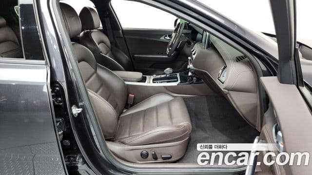 Kia Stinger 2018 — Şəkil 33/36