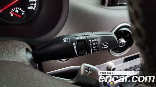 Kia Stinger 2018 — Şəkil 23/36
