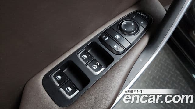 Kia Stinger 2018 — Şəkil 32/36
