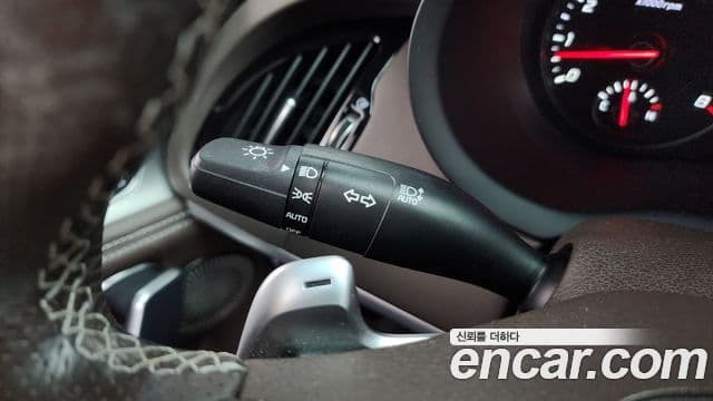 Kia Stinger 2018 — Şəkil 14/36