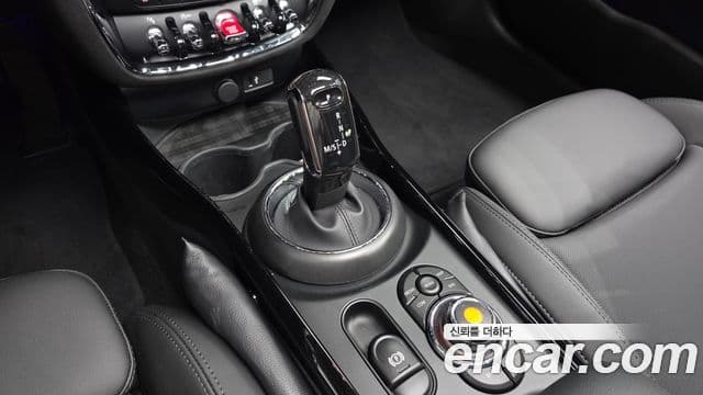 Mini Cooper Clubman 2021 — Фото 9/20