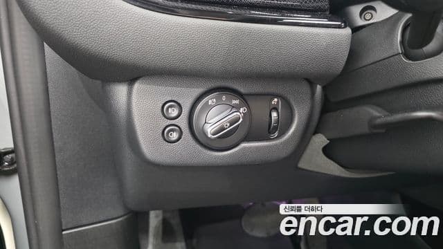 Mini Cooper Clubman 2021 — Фото 18/20