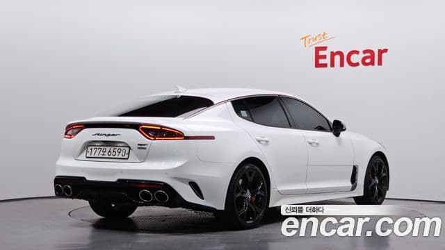 Kia Stinger 2019 — Фото 2/20