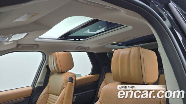 Land Rover Discovery 5 2019 — Фото 18/20
