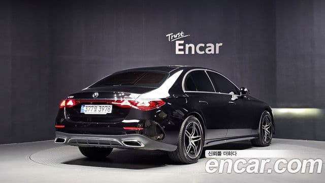 Mercedes-Benz E-Class 2024 — Photo 26/33