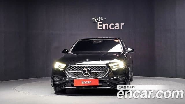 Mercedes-Benz E-Class 2024 — Photo 27/33