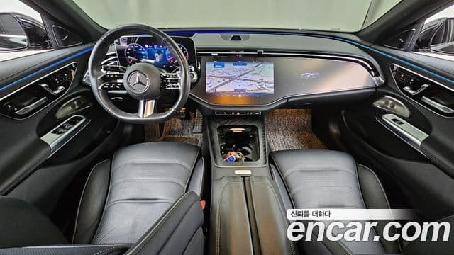 Mercedes-Benz E-Class 2024 — Photo 31/33