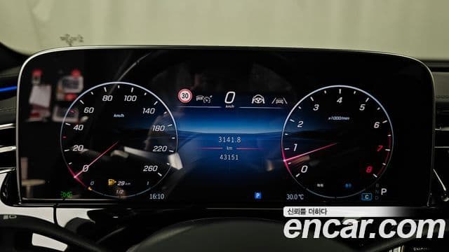 Mercedes-Benz E-Class 2024 — Photo 14/33