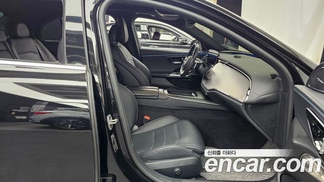 Mercedes-Benz E-Class 2024 — Photo 24/33