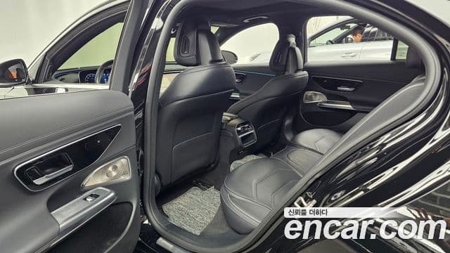 Mercedes-Benz E-Class 2024 — Photo 33/33