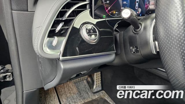Mercedes-Benz E-Class 2024 — Photo 19/33