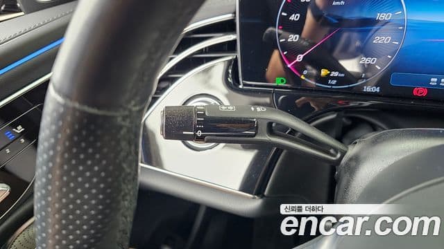 Mercedes-Benz E-Class 2024 — Photo 12/33