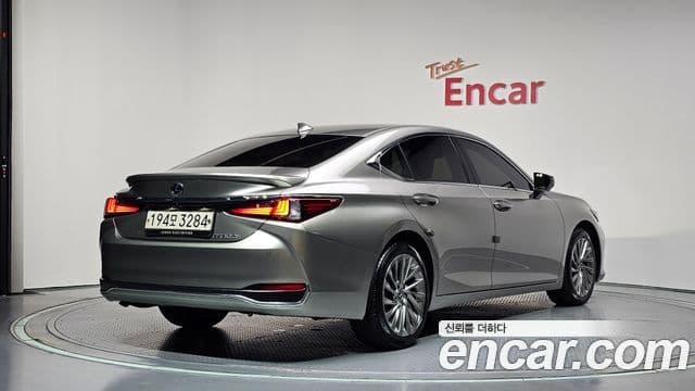Lexus ES300h 2024 — Şəkil 30/35