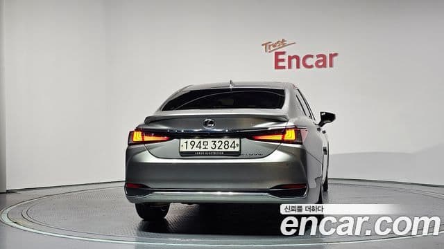 Lexus ES300h 2024 — Şəkil 29/35