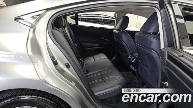 Lexus ES300h 2024 — Şəkil 10/35