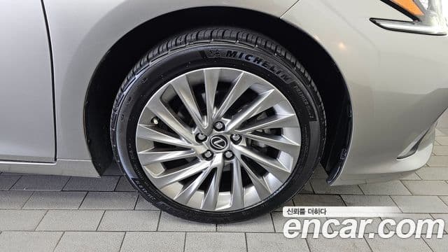 Lexus ES300h 2024 — Şəkil 11/35