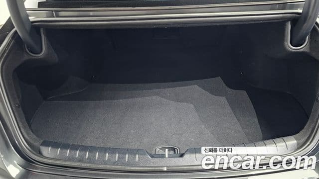 Kia K8 2022 — Şəkil 18/33