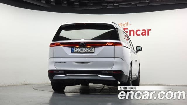 Kia Carnival 2021 — Фото 3/20