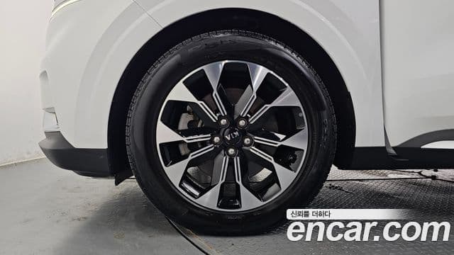 Kia Carnival 2021 — Фото 4/20