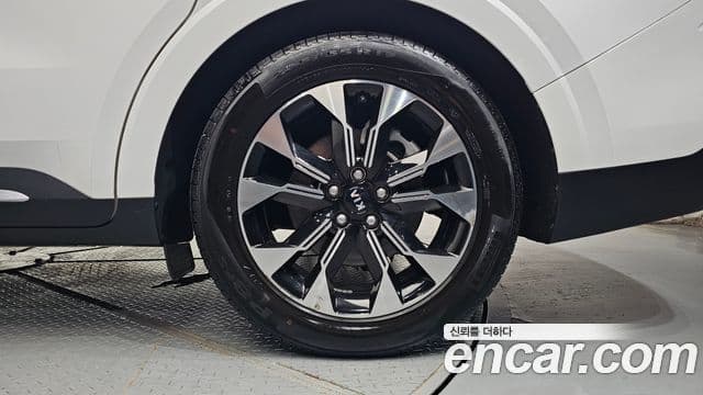 Kia Carnival 2021 — Şəkil 34/35