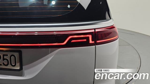 Kia Carnival 2021 — Şəkil 17/35