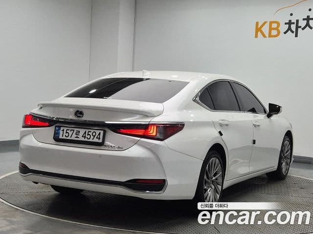 Lexus ES300h 2024 — Şəkil 10/19