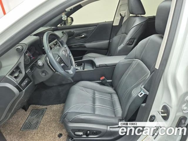Lexus ES300h 2024 — Şəkil 13/19