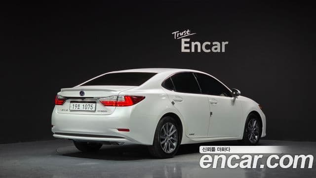 Lexus ES300h 2018 — Şəkil 30/30