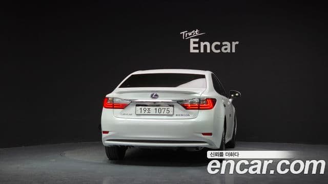 Lexus ES300h 2018 — Şəkil 7/30