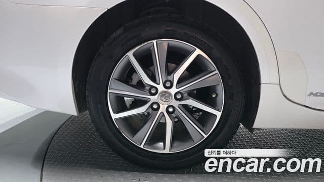 Lexus ES300h 2018 — Şəkil 12/30