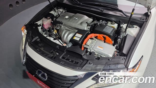 Lexus ES300h 2018 — Şəkil 18/30