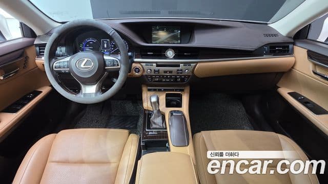 Lexus ES300h 2018 — Şəkil 29/30