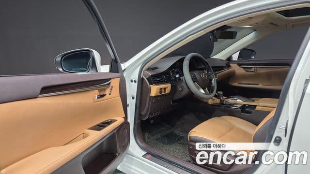 Lexus ES300h 2018 — Şəkil 8/30