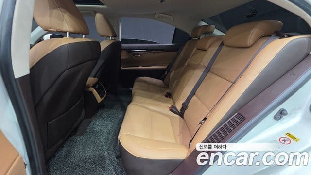 Lexus ES300h 2018 — Şəkil 15/30