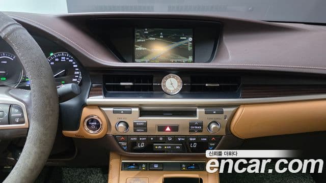 Lexus ES300h 2018 — Şəkil 1/30