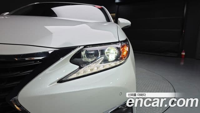 Lexus ES300h 2018 — Şəkil 20/30