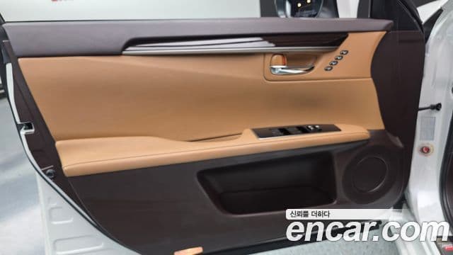 Lexus ES300h 2018 — Şəkil 6/30