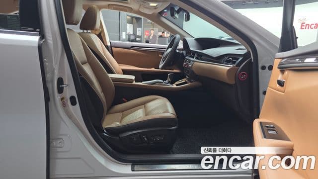 Lexus ES300h 2018 — Şəkil 19/30