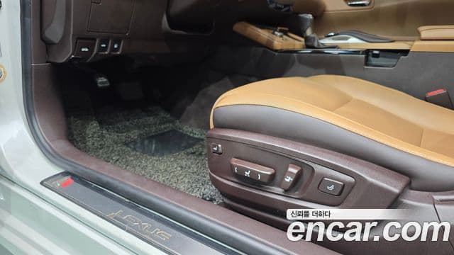 Lexus ES300h 2018 — Şəkil 22/30