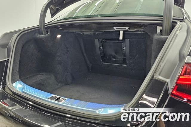 Mercedes-Benz S-Class 2025 — Photo 8/20