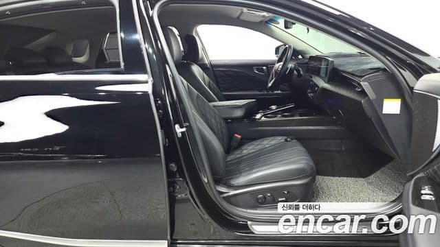 Kia K8 2023 — Photo 7/35