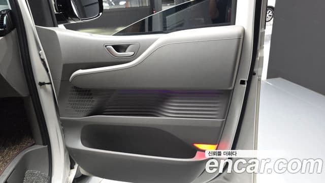 Hyundai Staria 2024 — ფოტო 17/37