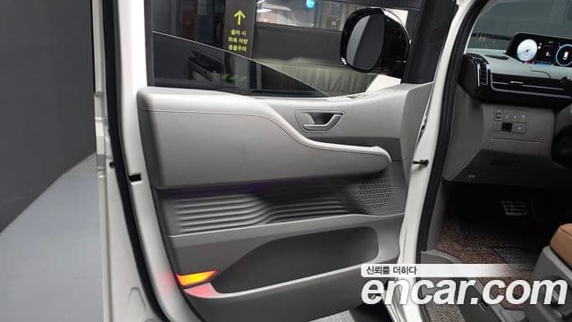 Hyundai Staria 2024 — ფოტო 22/37
