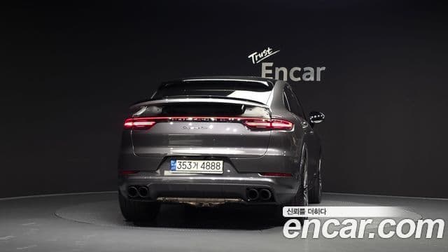 Porsche Cayenne 2021 — Photo 17/20