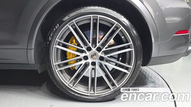 Porsche Cayenne 2021 — Photo 7/20