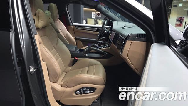 Porsche Cayenne 2021 — Photo 16/20