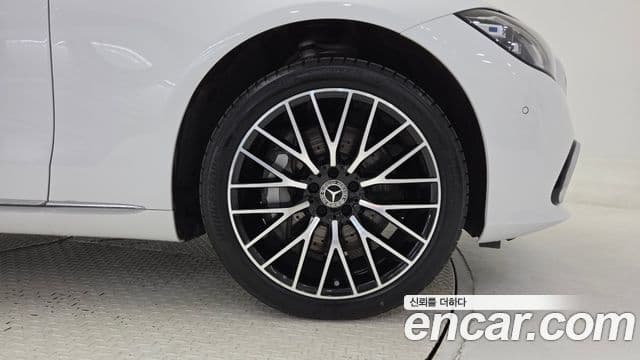 Mercedes-Benz S-Class 2025 — Photo 3/18