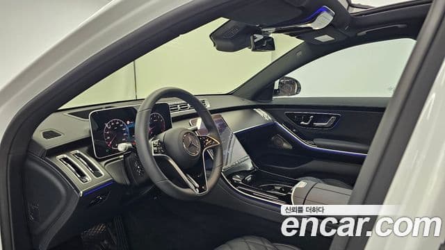 Mercedes-Benz S-Class 2025 — Photo 8/18