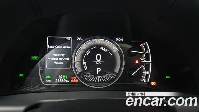 Lexus ES300h 2019 — Photo 29/35